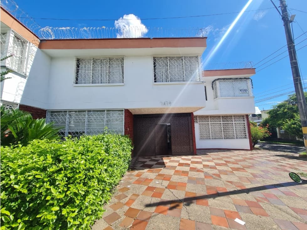 SE VENDE O SE ARRIENDA ESPECTACULAR CASA EN EL BARRIO LA MAGDALENA - 1