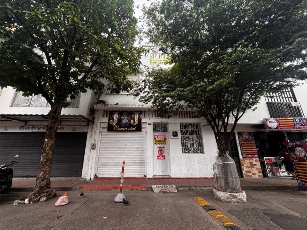 SE VENDE AMPLIA CASA EN BARRIO SUCRE, GIRARDOT - 1