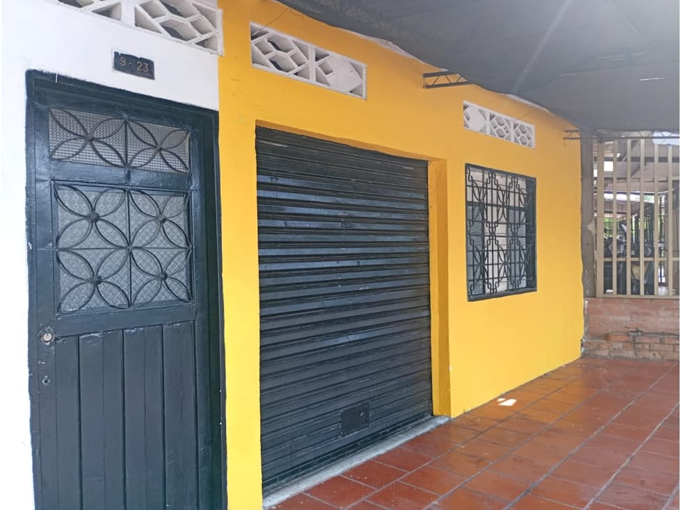 SE ARRIENDA LOCAL EN EL BARRIO CENTENARIO - 1