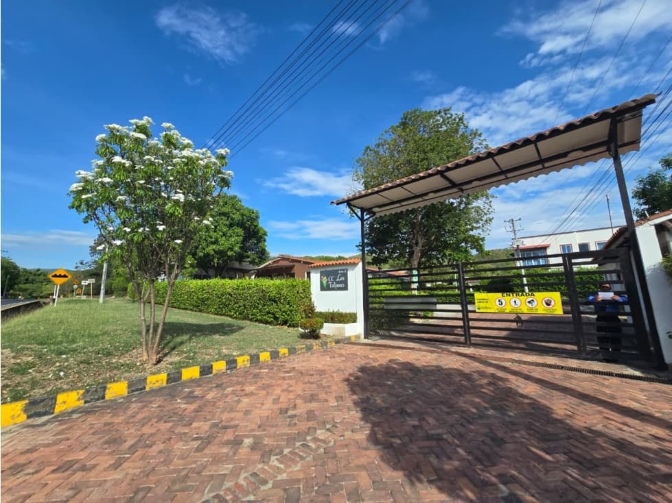 SE VENDE AMPLIO LOTE EN TULIPANES - 1