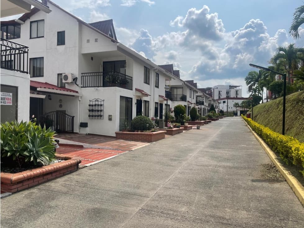 RENTA CASA EN CONJUNTO CERRADO AV. 30 DE AGOSTO PEREIRA - 1