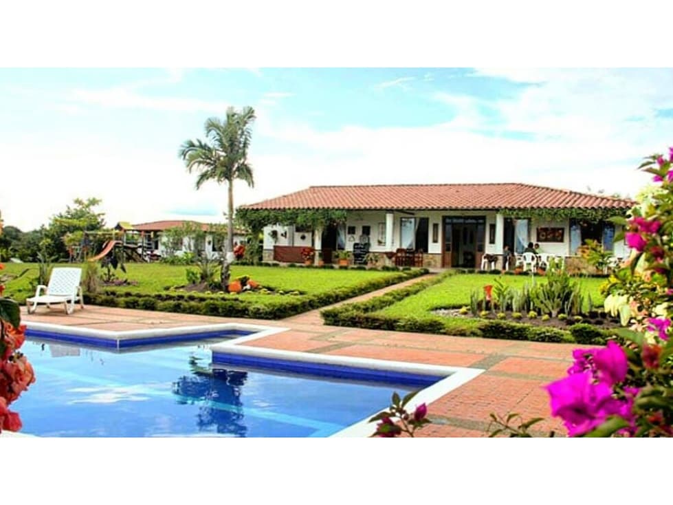 SE VENDE CASA CAMPESTRE VIA A LA TEBAIDA - 1