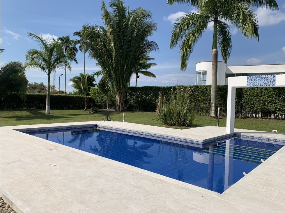 SE ARRIENDA CASA CAMPESTRE CERCA AL AEROPUERTO - 1