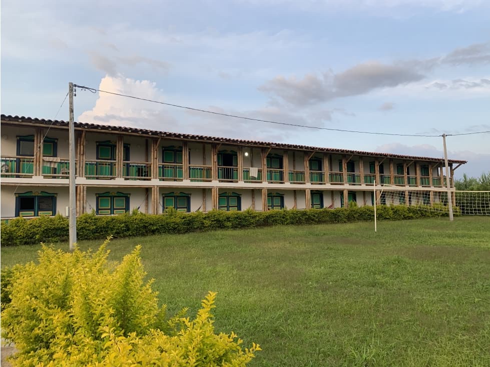 SE VENDE FINCA HOTEL ENTRE MONTENEGRO Y QUIMBAYA - 1