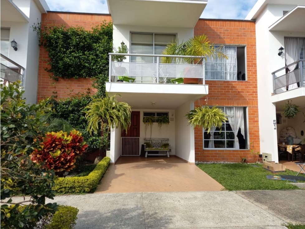 SE VENDE CASA EN LA VÍA ARMENIA LA TEBAIDA - 1