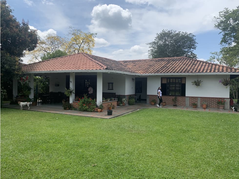 SE VENDE CASA CAMPESTRE EN LA Y DE CALARCA - 1