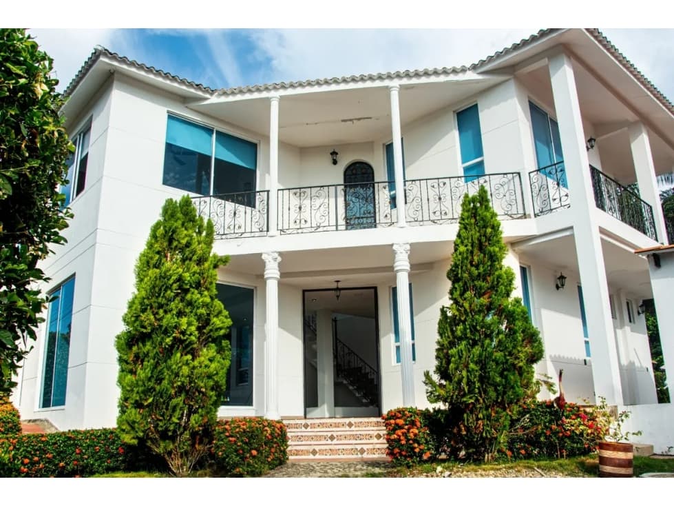 Casa Campestre en Condominio Riverside - Área de 885 M2 - 1