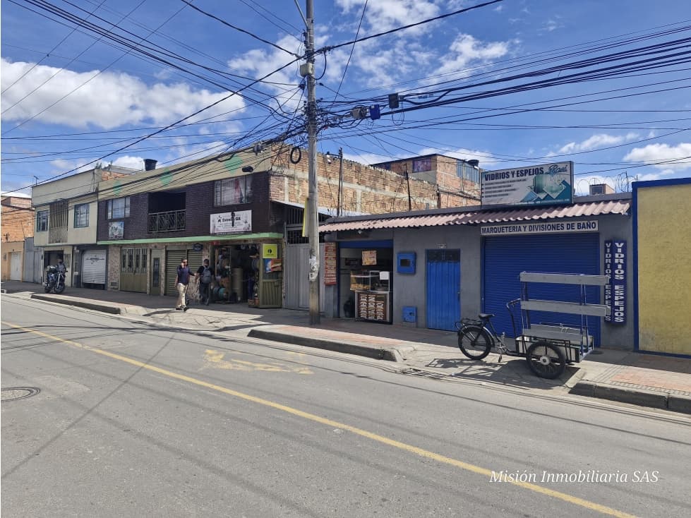 CASA LOTE CON LOCALES COMERCIALES EN VENTA, FUNZA BARRIO MEXICO - 1