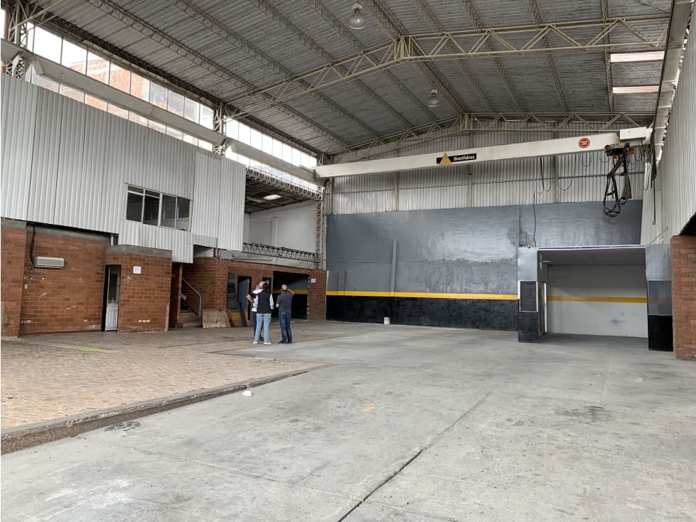 SE ARRIENDA BODEGA CERCA AL CENTRO DE ARMENIA - 1