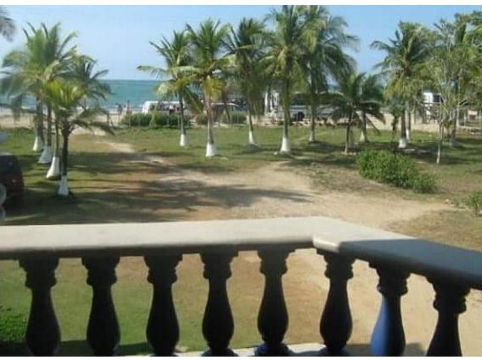 CABAÑAS FRENTE A LA PLAYA EN PUERTO VIEJO - 1