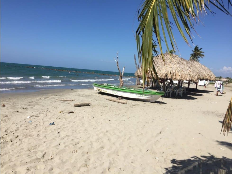 CONDOMINIO EN VENTA FRENTE AL MAR EN COVEÑAS - 1