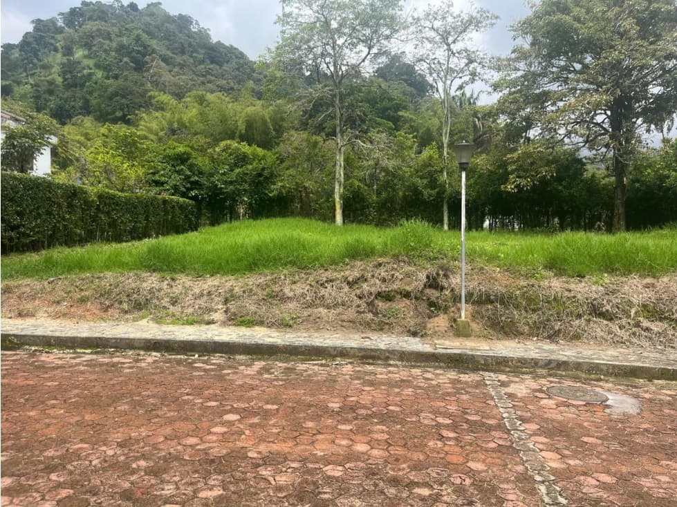 VENDO LOTE EN CONJUNTO CERCA AL CAÑON DEL COMBEIMA - 1