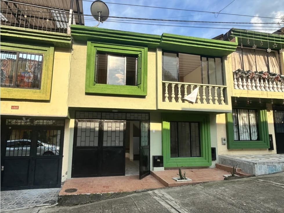 VENDO CASA 2 PISO EN URBANIZACION SECTOR BOQUERON - 1