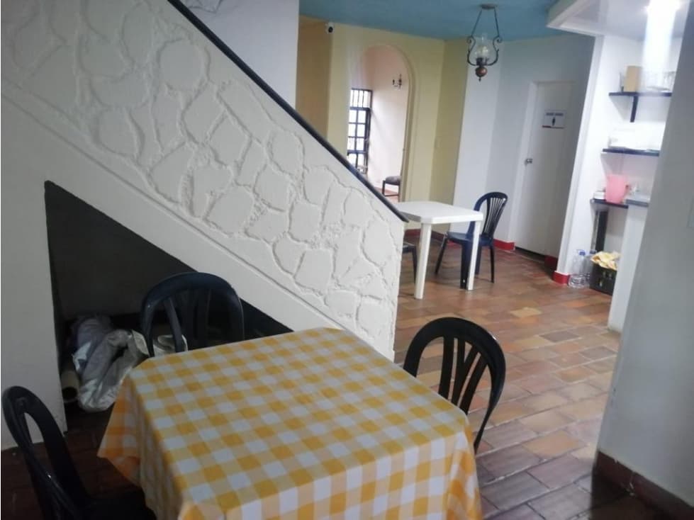VENDO CASA DE 3 PISOS EN BARRIO CADIZ - 1