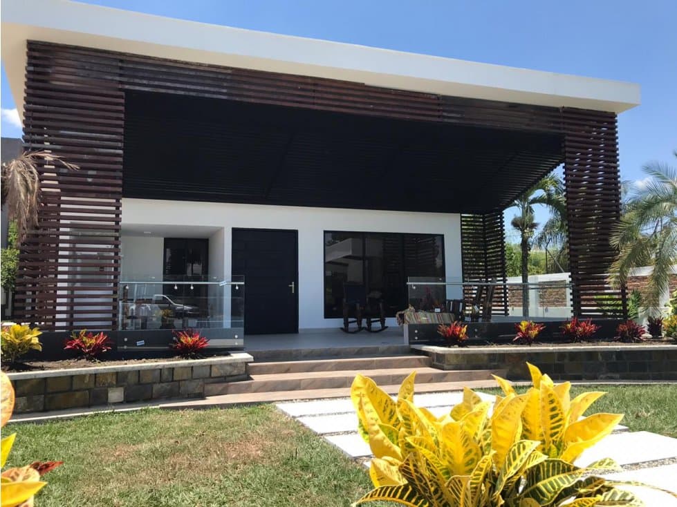 VENTA CHALET PARA ESTRENAR VIA AL AEROPUERTO - 1