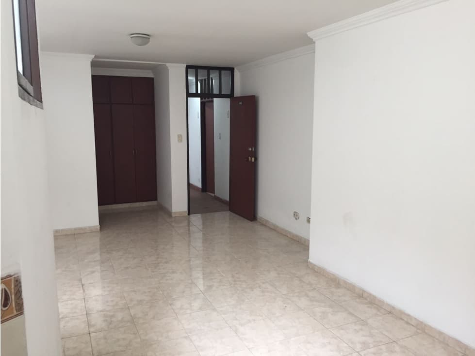 SE ARRIENDA EDIFICIO CON BODEGA Y APARTAESTUDIOS BARRIO EL PILOTO - 1