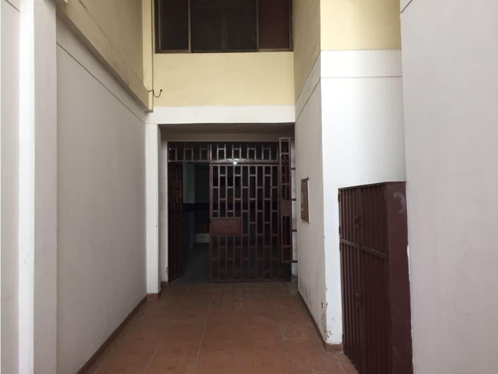 SE ARRIENDA BODEGA EN BARRIO EL PILOTO - 1