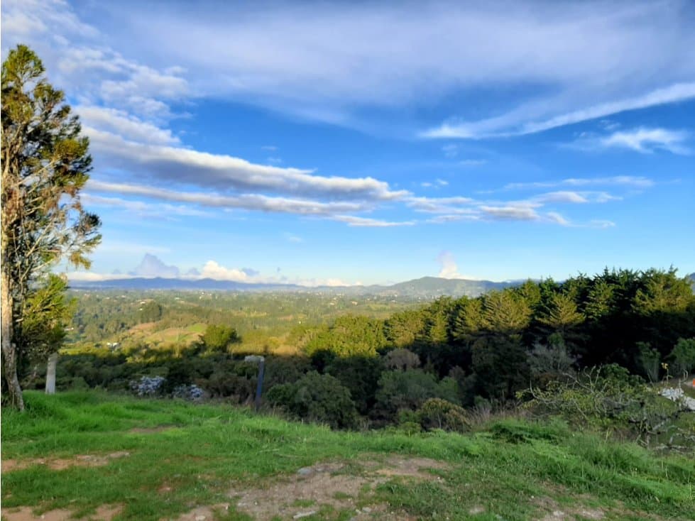 Venta de Lote en Unidad Cerrada Capiro Alto - 1