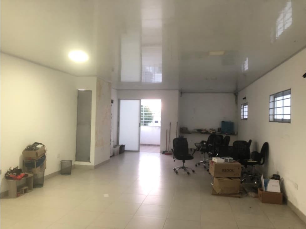 OFICINA DISPONIBLE PARA ARRIENDO BARRIO CENTRO - 1