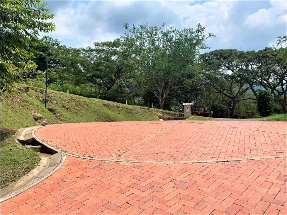 Vende Lote Campestre en Condominio - 1