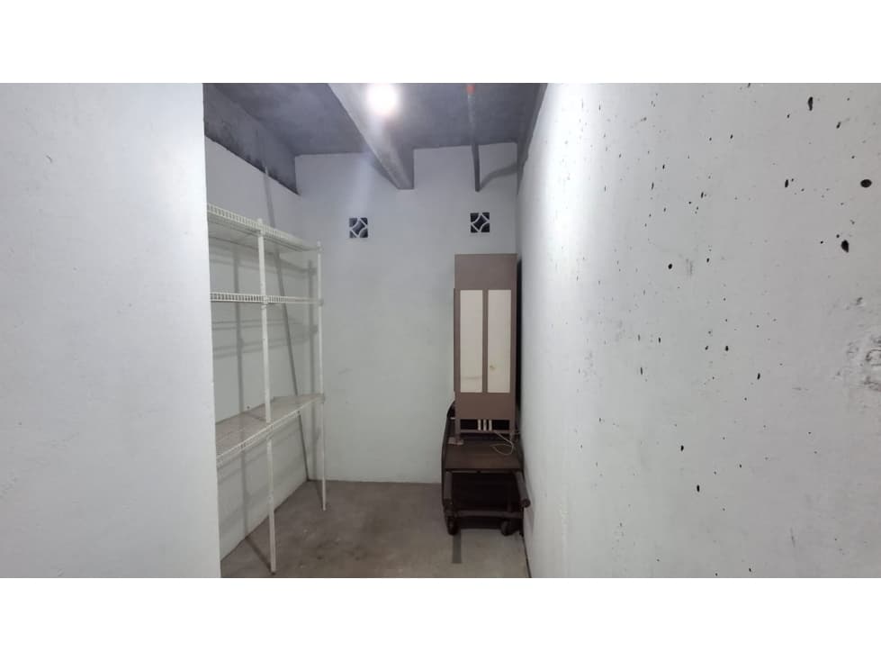 RENTA DE BODEGA CON PARQUEADERO EN ENVIGADO LOS BENEDICTINOS - 1