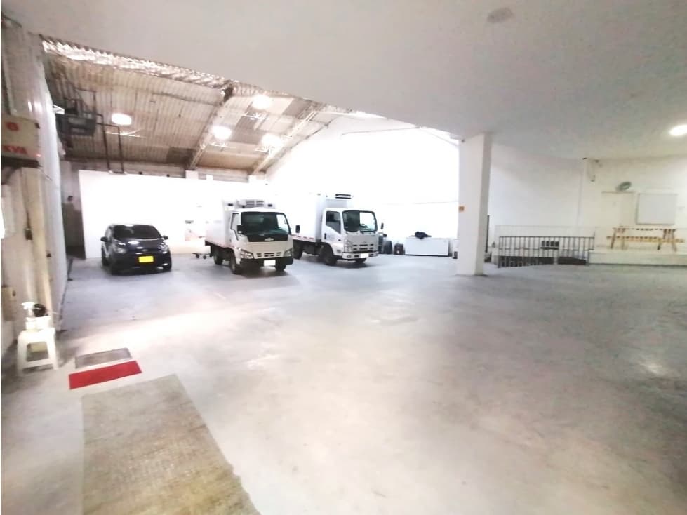 Bodega - Local en Envigado en Av El Poblado - 1