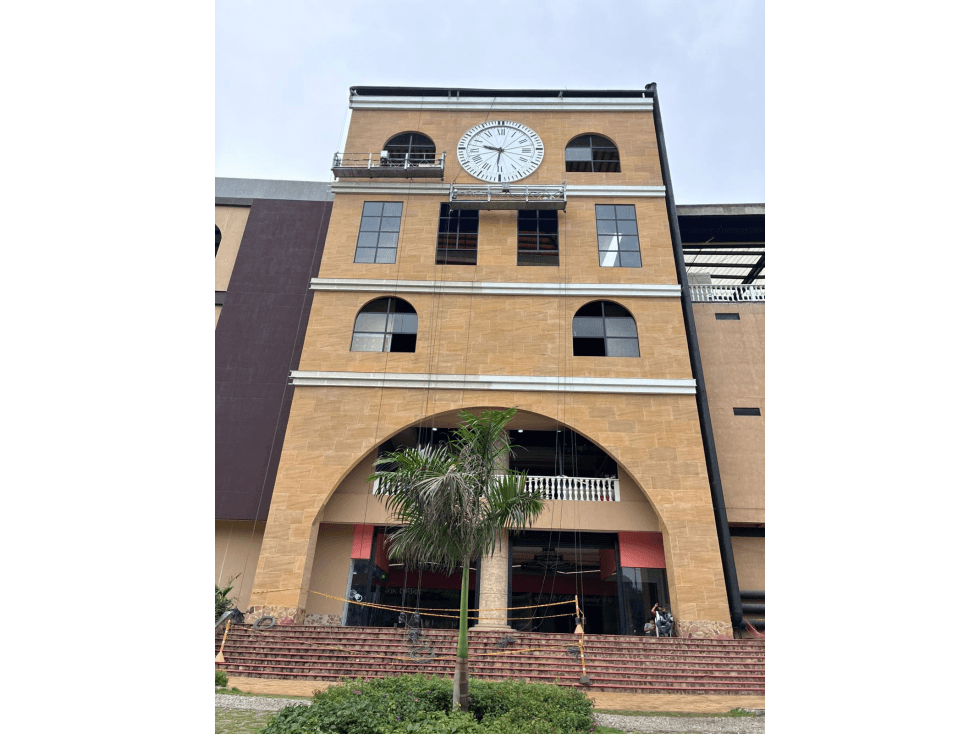 LOCAL GIRON COLONIAL - 1