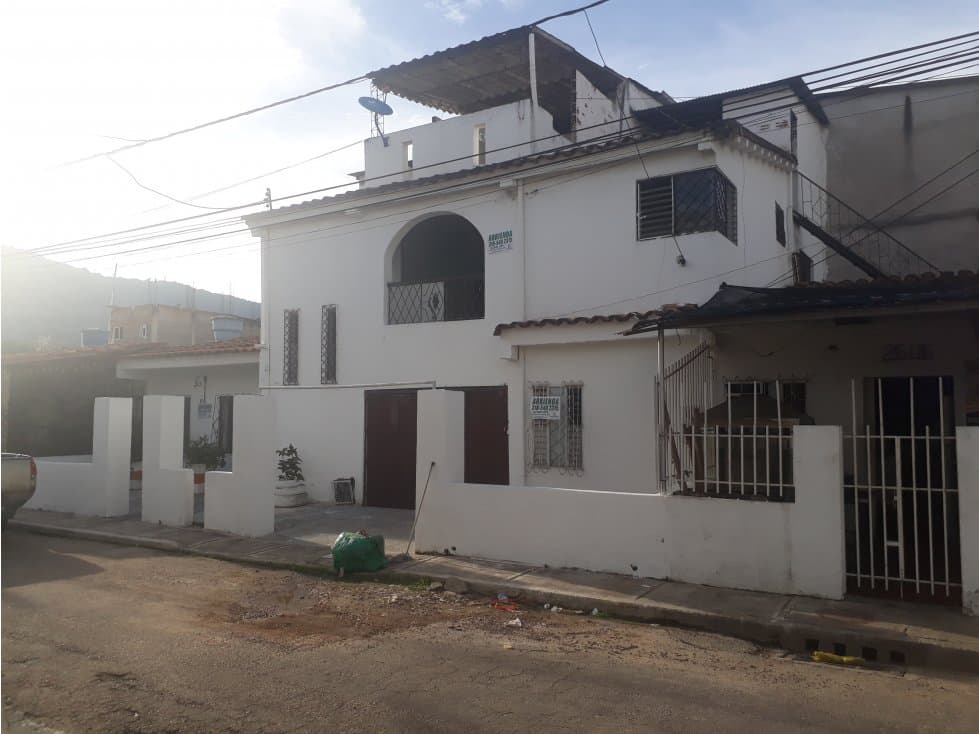 VENDO CASA EN EL POBLADO GIRON CLL46 - 1