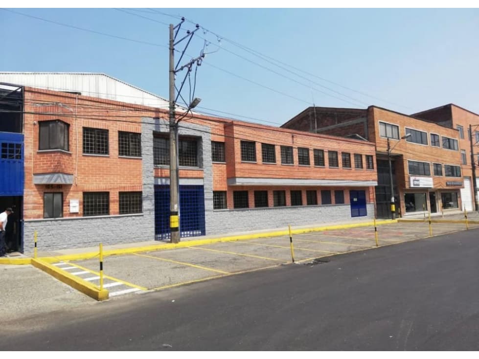 Bodega En Aguacatala - 1