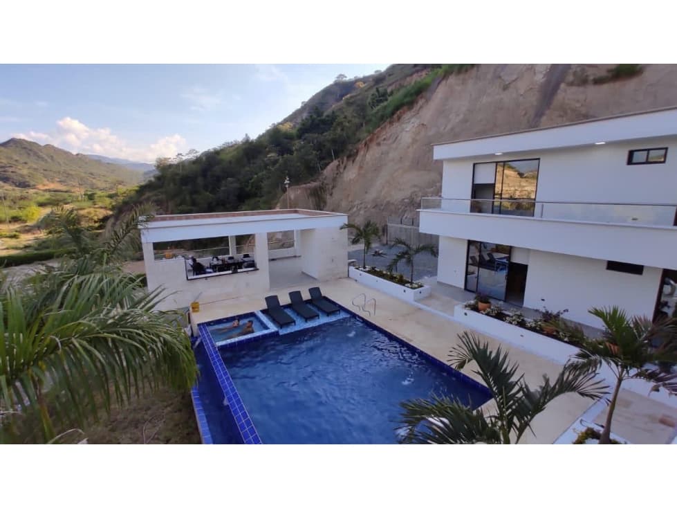 Finca En Santa Fe De Antioquia Sobre la Vía Principal - 1