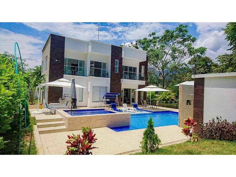 Casa de Recreo en Venta Melgar Tolima 1.300 M2 - 1
