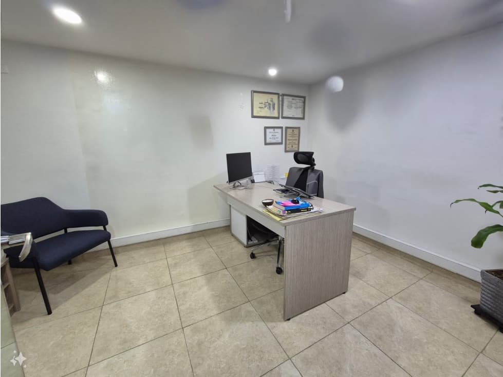 Segrera Mutis arrienda Casa Comercial en Manga - 1