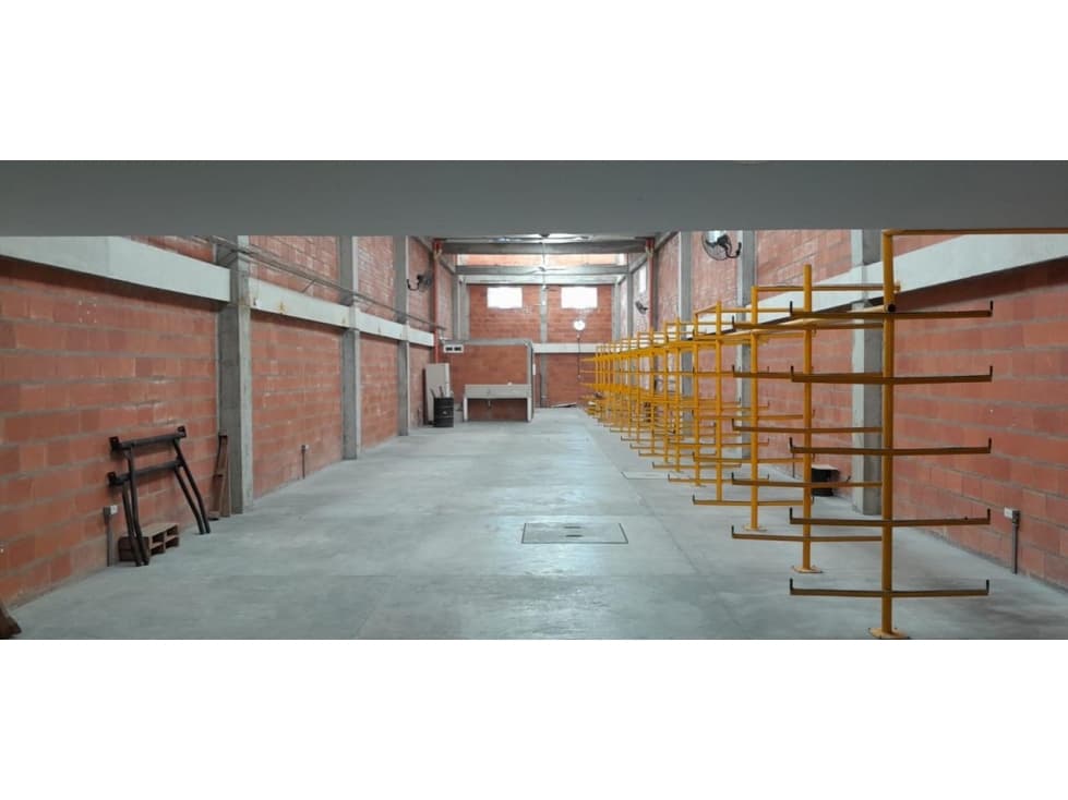 Bodega en Venta Zona Comercial de Tuluá, Barrio Tomás Uribe - 1