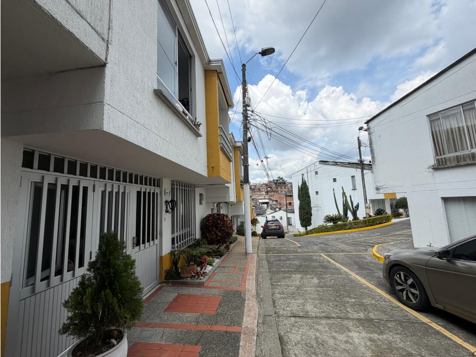Casa esquinera en venta Pereira - 1