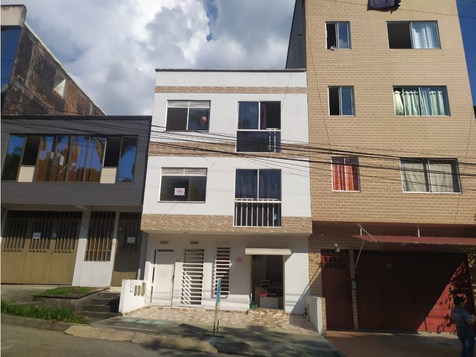 Inversión Rentable en Pereira: Edificio de 3 Pisos en Venta - 1