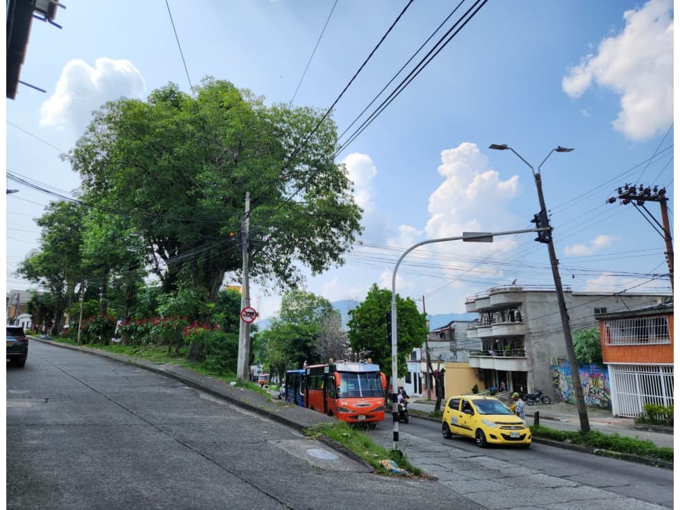 Oportunidad, locales comerciales en venta y renta sector la rebeca - 1