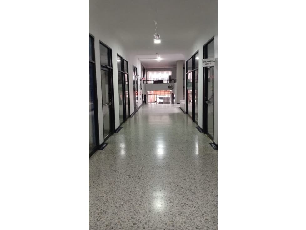 Se vende espectacular local comercial en el centro de Pereira - 1