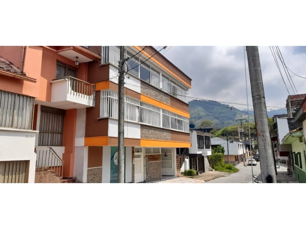 VENDO EDIFICIO DE 3 PISOS CON BODEGA EN CALARCÁ QUINDÍO - 1