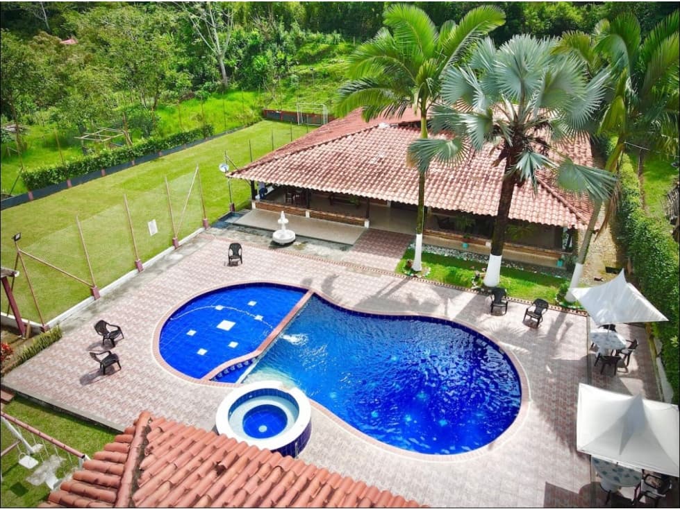 EN VENTA CHALET-HOTEL CAMPESTRE A PUERTA CERRADA - 1