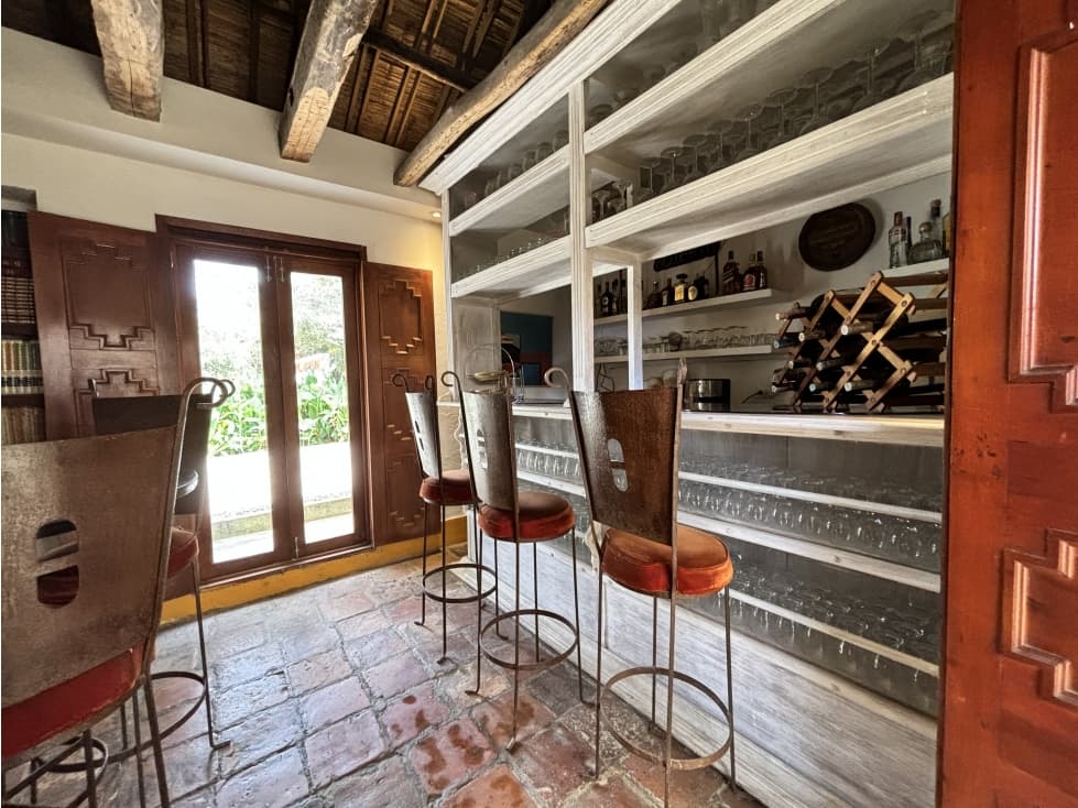 EXCELENTE CASA EN LA CALERA - 1