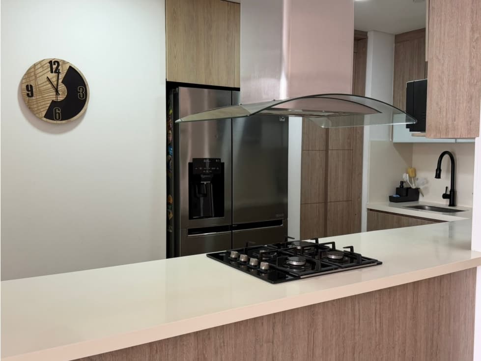 Amplios Espacios y Excelentes Acabados en Loma de los Mesa - Envigado - 1