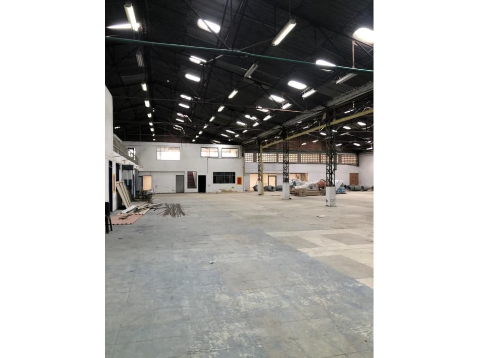 ARRIENDO BODEGA EN CAZUCA ZONA INDUSTRIAL - 1