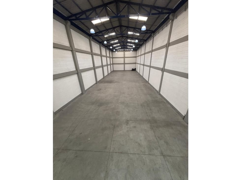 ARRIENDO BODEGA ZONA INDUSTRIAL ALAMOS - 1