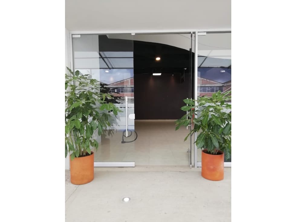 VENDO BODEGA EN ZONA INDUSTRIAL - 1