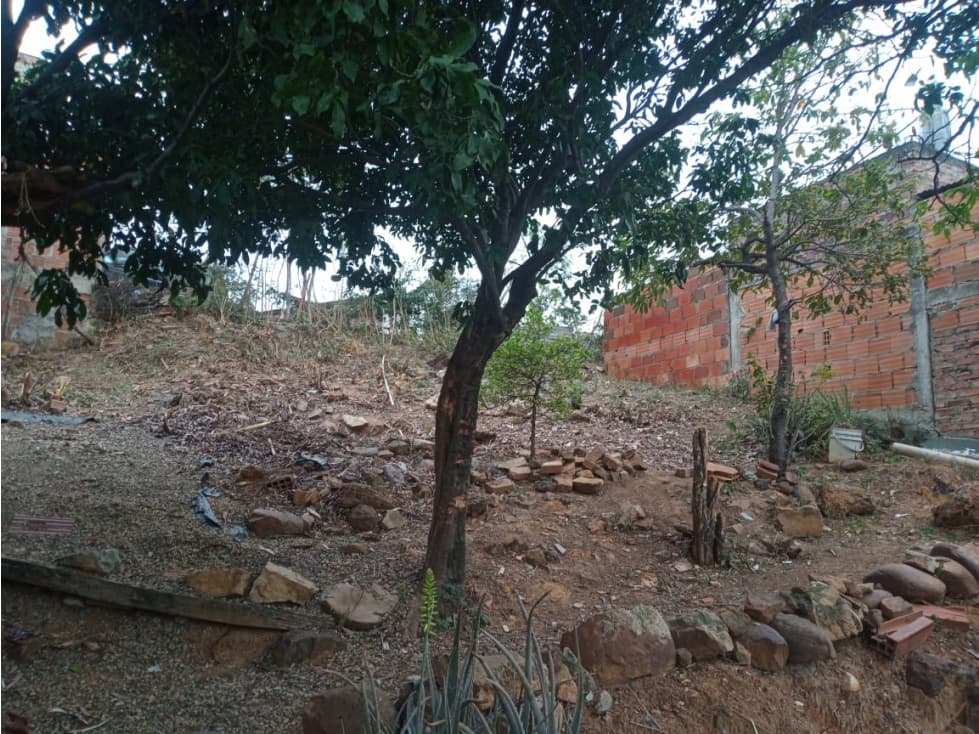 SE VENDE LOTE EN EL BARRIO 20 DE JULIO - 1