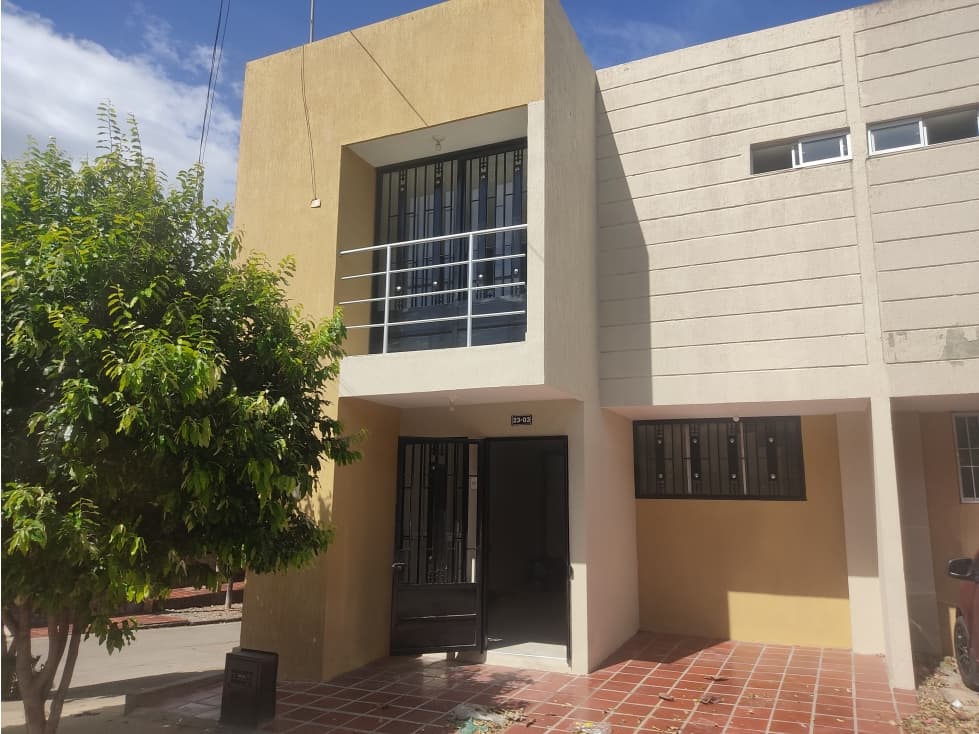 CASA RECIÉN REMODELADA TRES HABITACIONES EN VENTA - 1