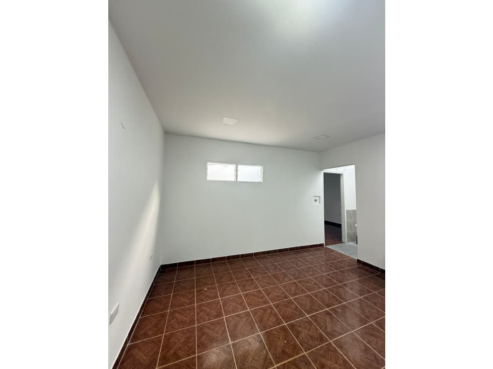 SE ARRIENDA APARTAMENTO EN SEGUNDO PISO TURBAY AYALA - 1