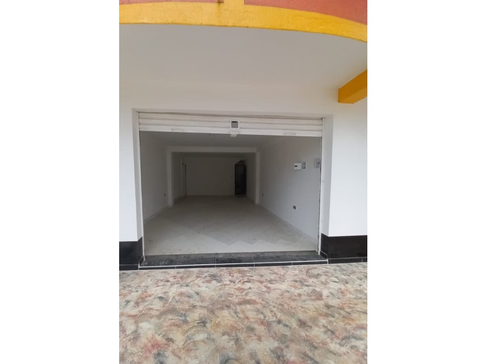 SE ARRIENDA LOCAL 1 EN LOMITAS - 1