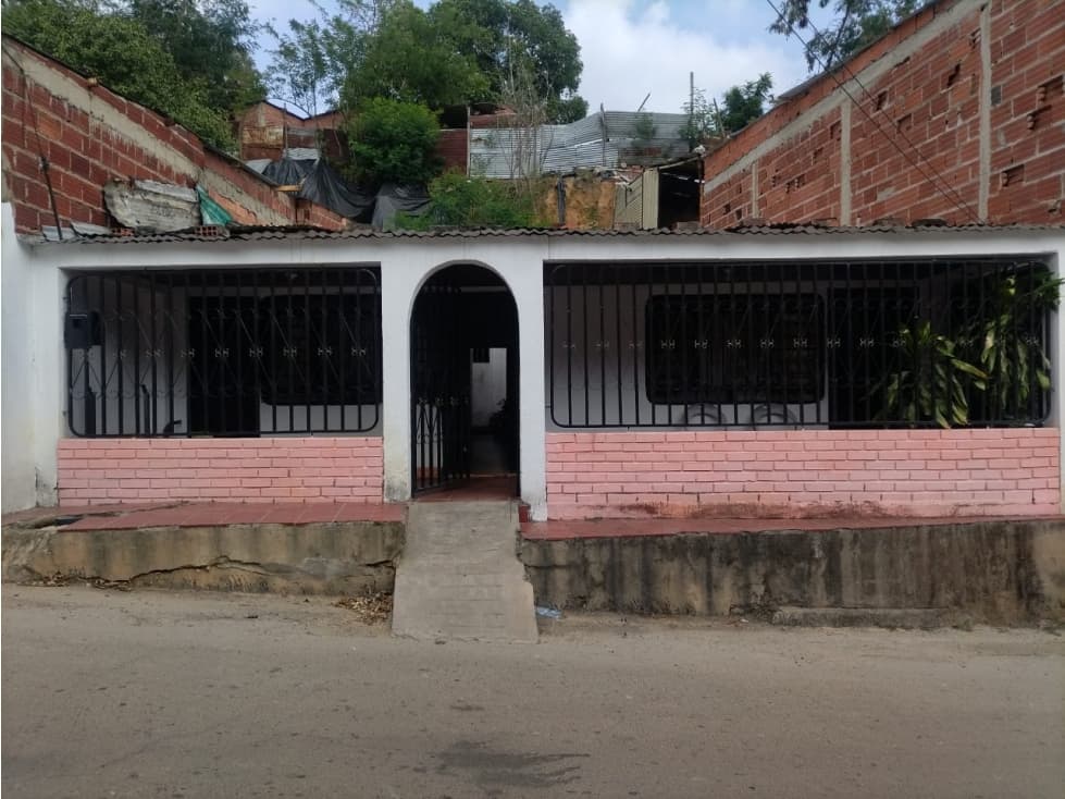 SE VENDE CASA EN EL BARRIO TURBAY AYALA - 1