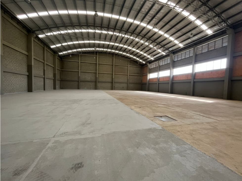 SE VENDE BODEGA 2.035 M2 CARGA ELECTRICA 300 KVA - 1